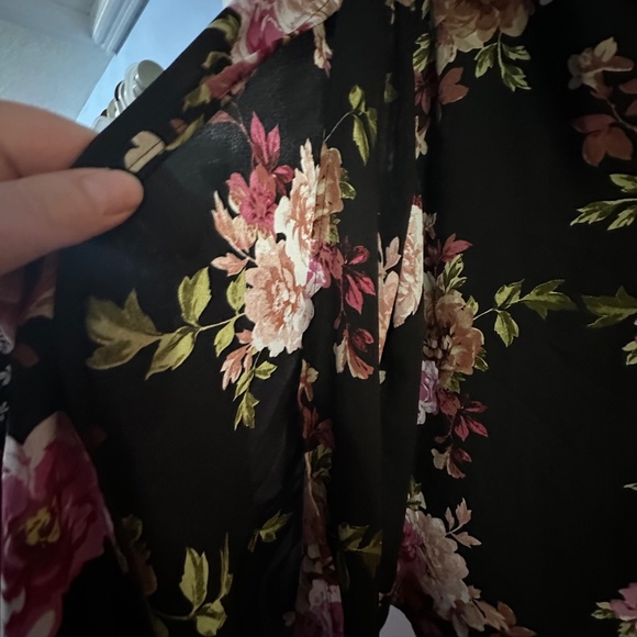 INC 3XL Black Blouse w/ Pink Floral Print & Sleeve Slits - Fitted - Picture 3 of 6